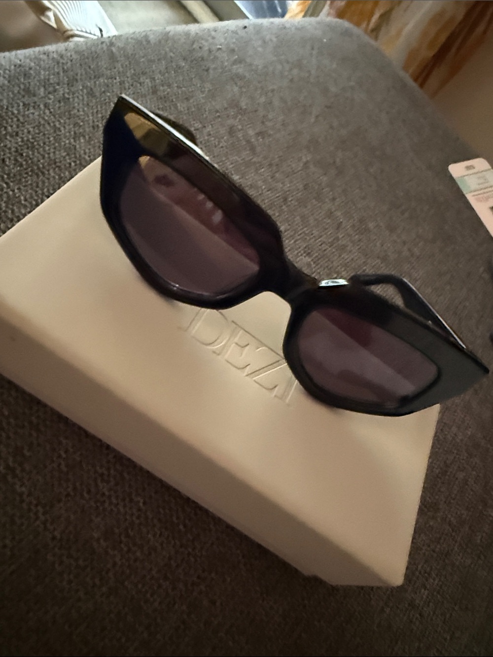 Black Cat-Eye Sunglasses — Dezi (On read)